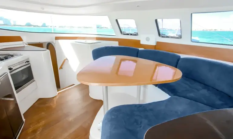 catamaran kendo inside view