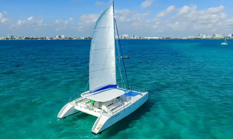 maines stern bow view from behind