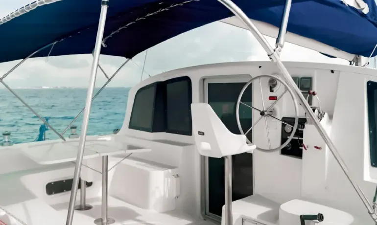 helm of marmajua catamaran